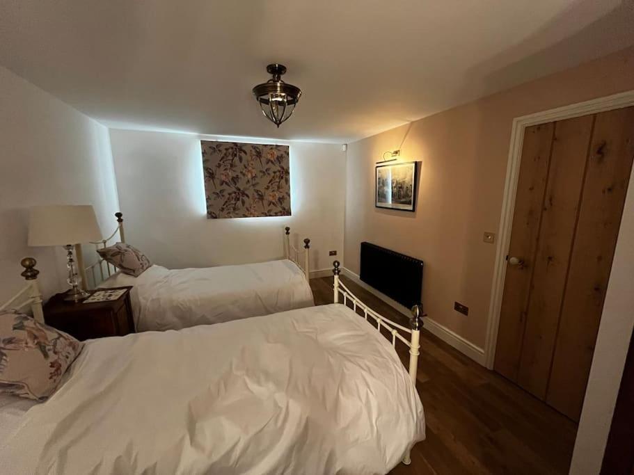 Byre - Farm Cottage On 9 Acre Equestrian Small Holding Salisbury Buitenkant foto