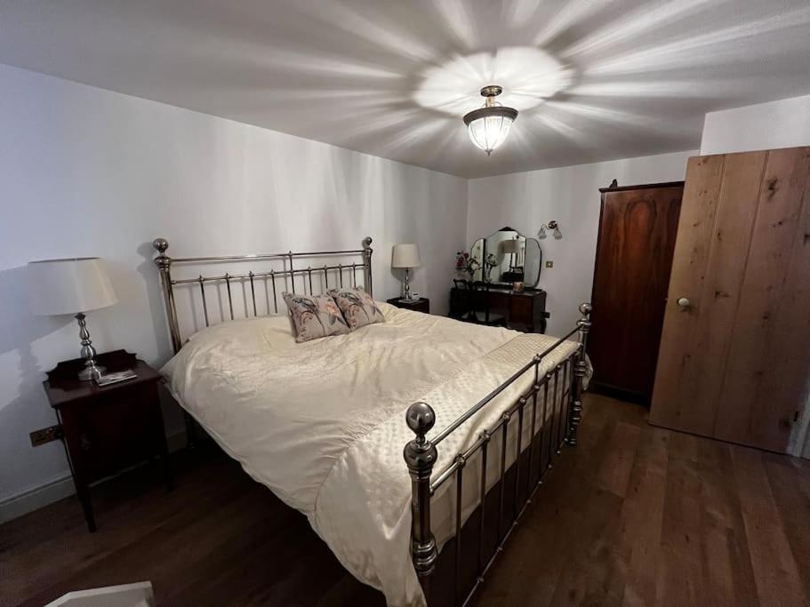 Byre - Farm Cottage On 9 Acre Equestrian Small Holding Salisbury Buitenkant foto